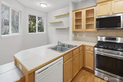 14868 SE 16th Street #7, Bellevue, WA 98007 - Photo 2