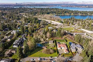 9406 NE 32nd St, Clyde Hill, WA 98004 - Photo 6