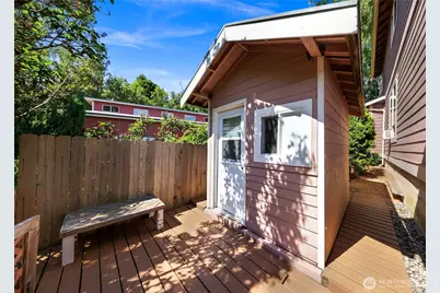 3217 Locust Avenue, Bellingham, WA 98225 - Photo 28
