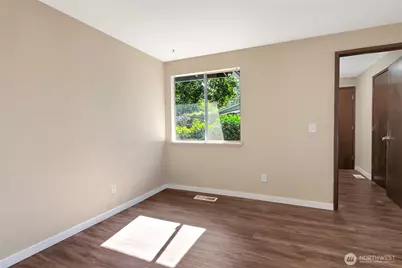 970 Johns Road E, Tacoma, WA 98445 - Photo 12