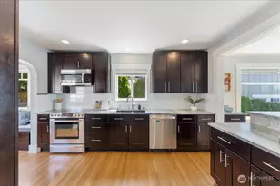 1920 Day Island Blvd W, University Place, WA 98466 - Photo 16