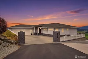 880 Bella Vista Ln, Burlington, WA 98233 - Photo 2