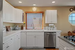 8189 Whidbey Dr, Clinton, WA 98236 - Photo 8