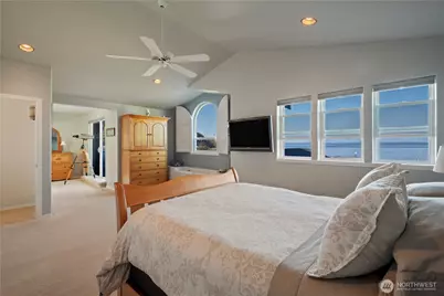 8189 Whidbey Drive, Clinton, WA 98236 - Photo 12