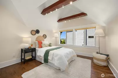 907 NE 72nd Street, Seattle, WA 98115 - Photo 18