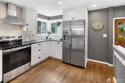 8353 20th Avenue NW, Seattle, WA 98117 - Photo 10