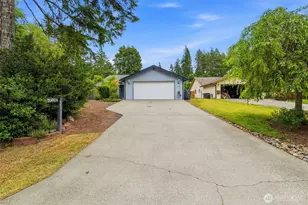 141 E Village View Dr, Allyn, WA 98524 - Photo 38