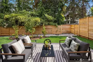 10223 NE 24th St, Bellevue, WA 98004 - Photo 12