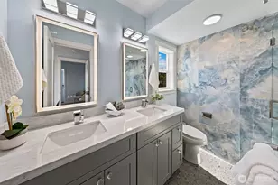 332 NE Elk Pl, Seattle, WA 98115 - Photo 16