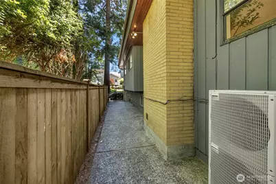 12521 2nd Avenue NE, Seattle, WA 98125 - Photo 38