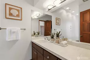 8279 W Mercer Way, Mercer Island, WA 98040 - Photo 36