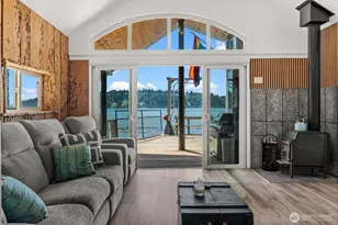 53 N Salmon Beach, Tacoma, WA 98407 - Photo 2