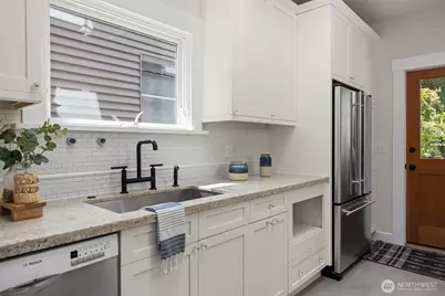 2537 2nd Avenue W, Seattle, WA 98119 - Photo 12