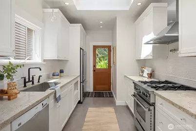 2537 2nd Avenue W, Seattle, WA 98119 - Photo 10