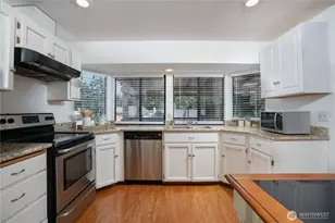 525 E 160th St, Tacoma, WA 98445 - Photo 10