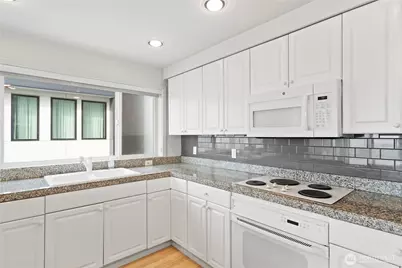 601 W Mercer Place #401, Seattle, WA 98119 - Photo 12