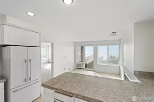 601 W Mercer Pl, Seattle, WA 98119 - Photo 8