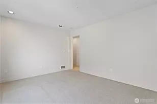 601 W Mercer Pl, Seattle, WA 98119 - Photo 14