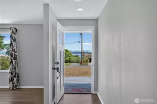 1524 Country Club Dr, Camano Island, WA 98282 - Photo 6