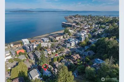 4018 59th Avenue SW, Seattle, WA 98116 - Photo 2