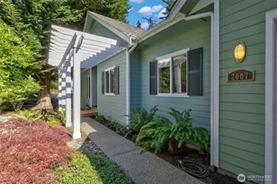 2007 NE Dingley Rd, Bainbridge Island, WA 98110 - Photo 2