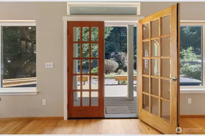 2007 NE Dingley Road, Bainbridge Island, WA 98110 - Photo 10