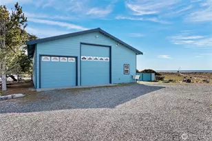 913 Riley Rd, Oak Harbor, WA 98277 - Photo 2