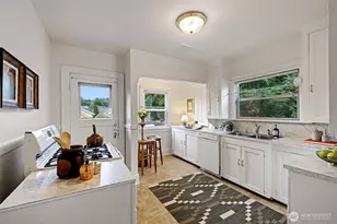 741 N 67th St, Seattle, WA 98103 - Photo 12