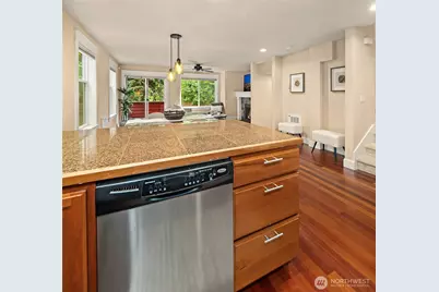 118 NW 39th Street #B, Seattle, WA 98107 - Photo 6