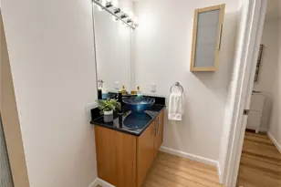 621 5th Ave N, Seattle, WA 98109 - Photo 14