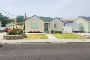 615 D St SW, Ephrata, WA 98823 - Photo 1