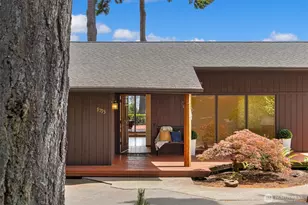 9793 NE Murden Cove Dr, Bainbridge Island, WA 98110 - Photo 2