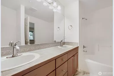 19010 68th Avenue NE #B202, Kenmore, WA 98028 - Photo 10