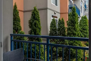 2415 2nd Ave, Seattle, WA 98121 - Photo 38