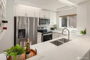 435 Summit Ave E, Seattle, WA 98102 - Photo 10