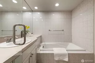 2400 8th Ave N, Seattle, WA 98109 - Photo 26