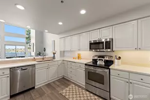 2400 8th Ave N, Seattle, WA 98109 - Photo 8