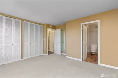 521 5th Avenue W #401, Seattle, WA 98119 - Photo 22