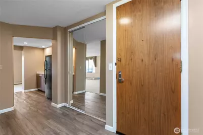 521 5th Avenue W #401, Seattle, WA 98119 - Photo 18