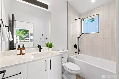 10704 Linden Avenue N, Seattle, WA 98133 - Photo 20