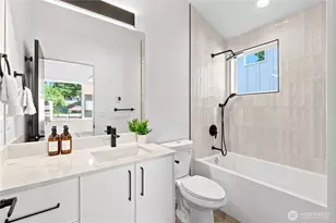 10704 Linden Ave N, Seattle, WA 98133 - Photo 20