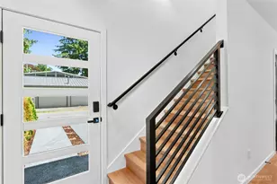 10704 Linden Ave N, Seattle, WA 98133 - Photo 2