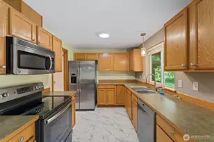 12305 523rd St E, Eatonville, WA 98328 - Photo 10