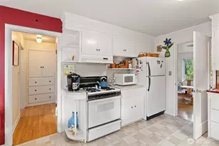 310 NW 75th St, Seattle, WA 98117 - Photo 8