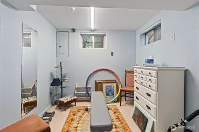 310 NW 75th Street, Seattle, WA 98117 - Photo 18