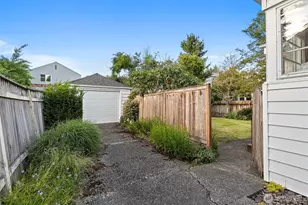 310 NW 75th St, Seattle, WA 98117 - Photo 26