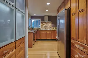 909 N 35th St, Seattle, WA 98103 - Photo 10