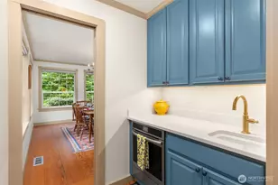 5249 Rose Ave NE, Bainbridge Island, WA 98110 - Photo 10