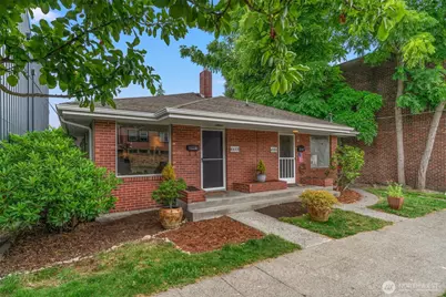 6553 Greenwood Avenue N, Seattle, WA 98103 - Photo 2