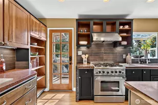 8560 37th Ave SW, Seattle, WA 98126 - Photo 10
